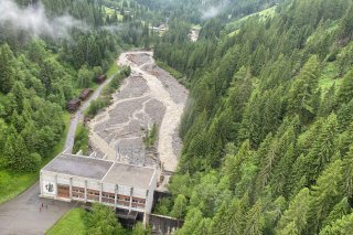 Vue aérienne de la centrale hydroélectrique située dans la région d'Heiligkreuz